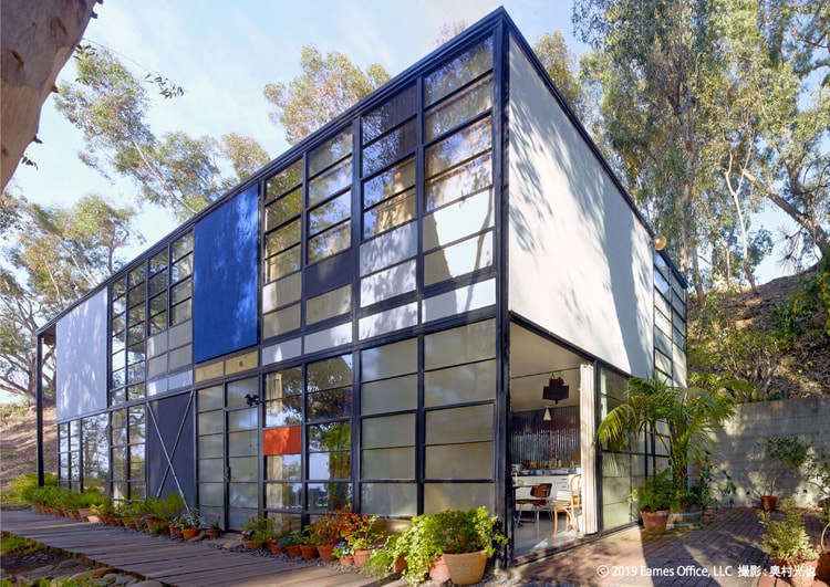 「EAMES HOUSE: DESIGN FOR LIVING イームズハウス：より良い暮らしを実現するデザイン」