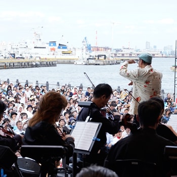 〈横浜赤レンガ倉庫特設会場〉で国内最大の全野外型クラシック音楽祭「STAND UP! CLASSIC FESTIVAL 2019」を開催