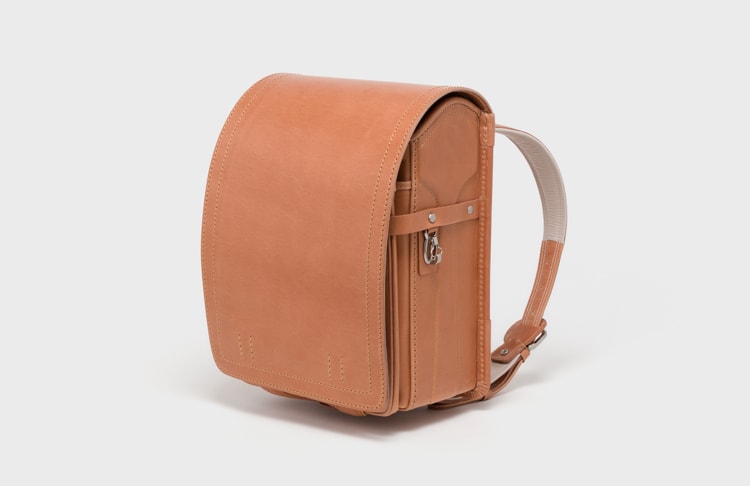 〈エンダースキーマ〉の「japanese school bag（all leather）」