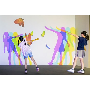 〈新潟市新津美術館〉で「光と遊ぶ超体感型ミュージアム 帰ってきた！魔法の美術館」を開催