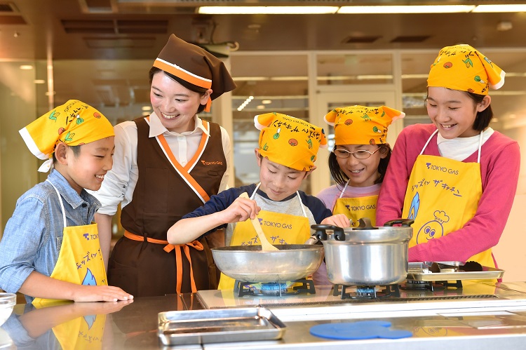 〈東京ガス〉子ども達だけで料理する「子どもクラス」