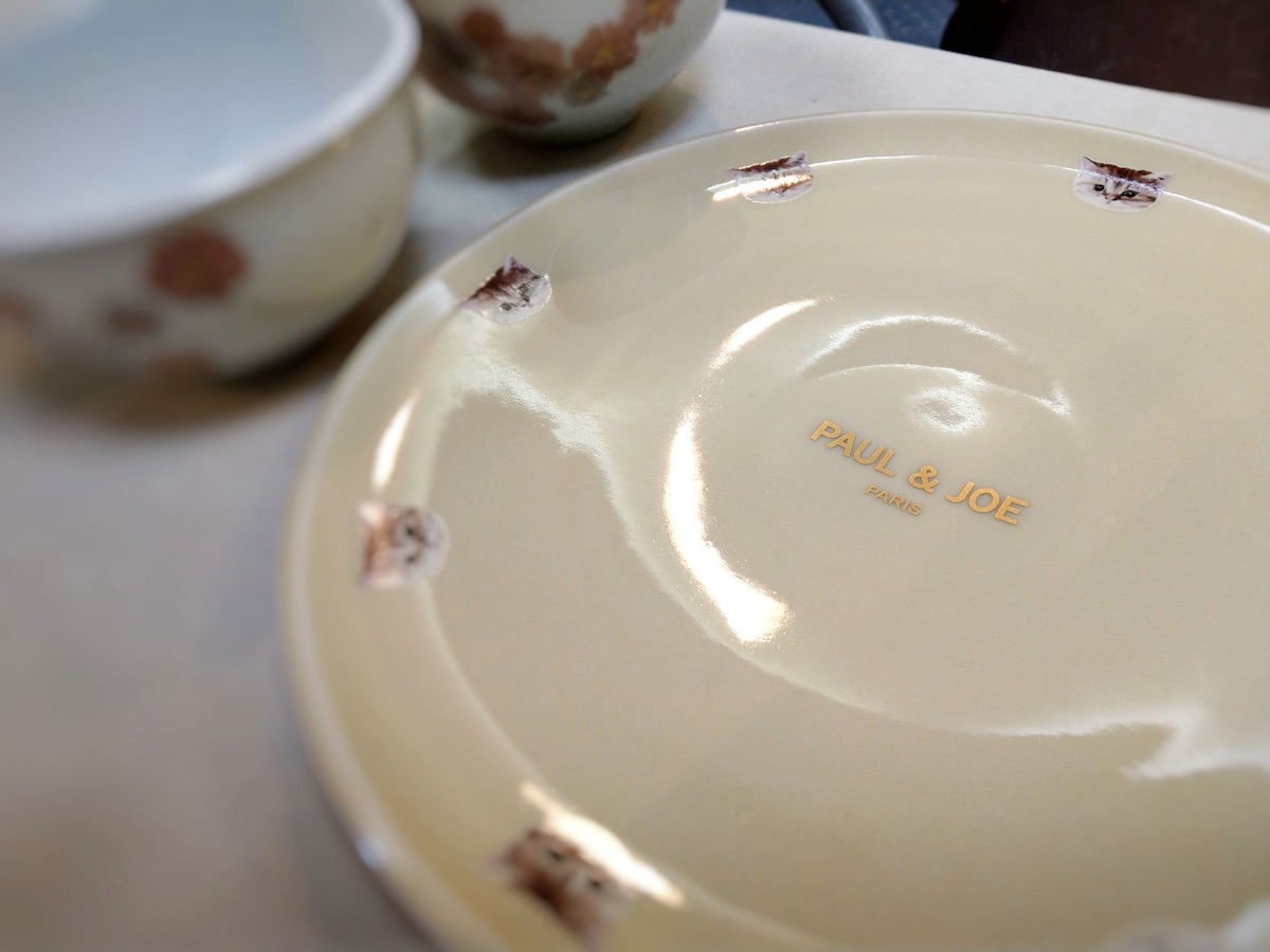 作陶を手がけた「伯父山窯」は江戸時代から日用食器を作ってきた窯元。現在でも丈夫さや使いやすさに気を配っている。
