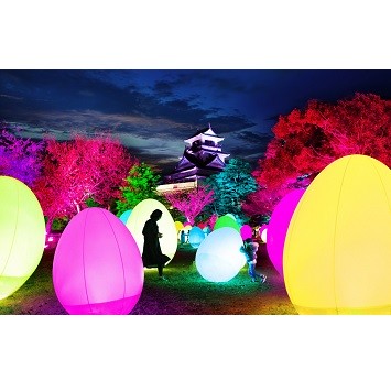〈チームラボ〉が手掛ける「チームラボ 高知城 光の祭」が今年も開催！